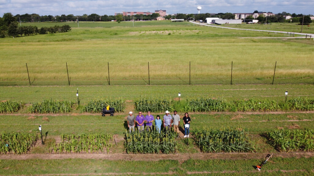 members of the Natural Resources and Environmental Science faculty, postdoc and student in the Artificial Intelligence in Agriculture Research Field 